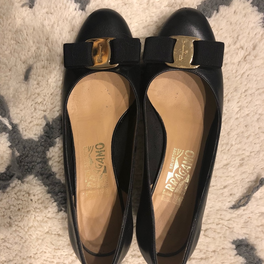 Salvatore Ferragamo Vera pumps 5 1/2 B wide